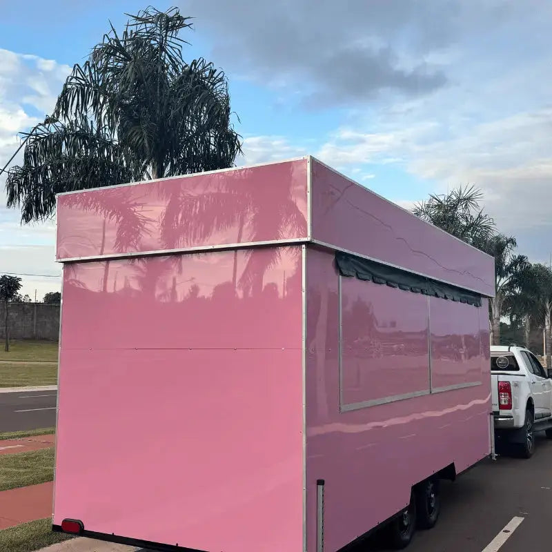 Trailer 5x2 personalizado para doces Reboques GT BRASIL