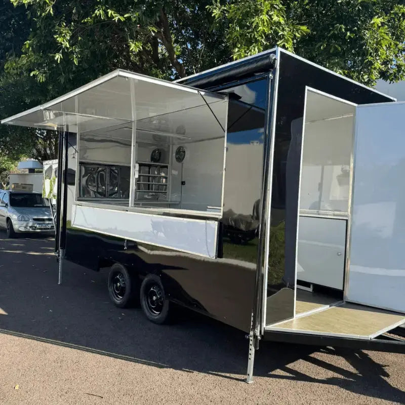 Trailer 4x2 para pizzaria c/ churrasqueira embutida Reboques GT BRASIL