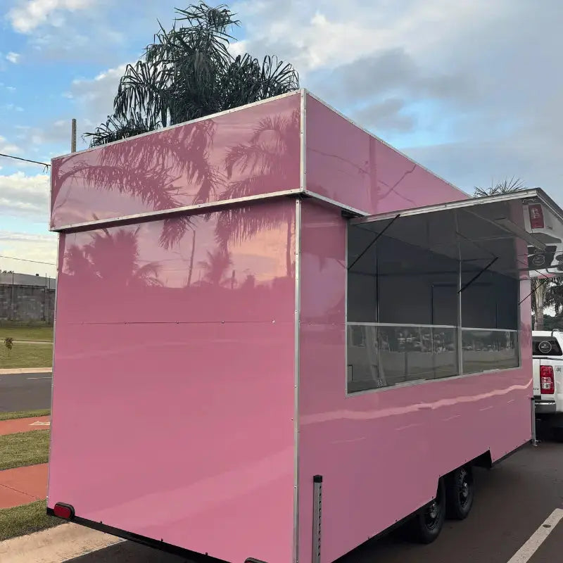 Trailer 5x2 personalizado para doces Reboques GT BRASIL