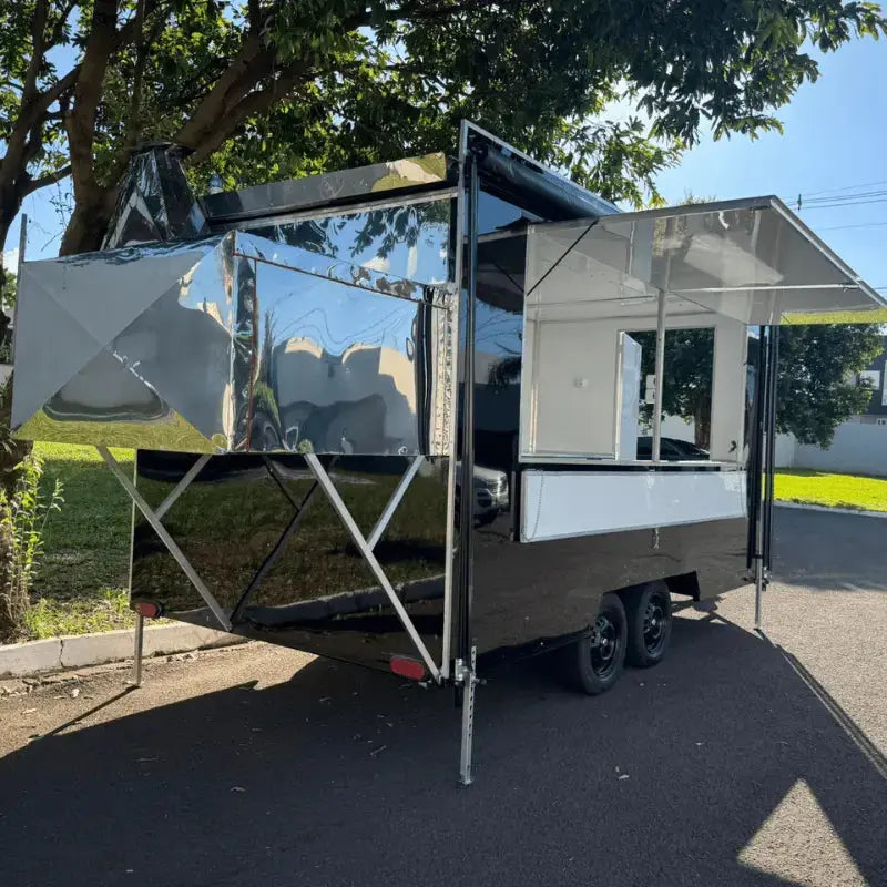 Trailer 4x2 para pizzaria c/ churrasqueira embutida Reboques GT BRASIL