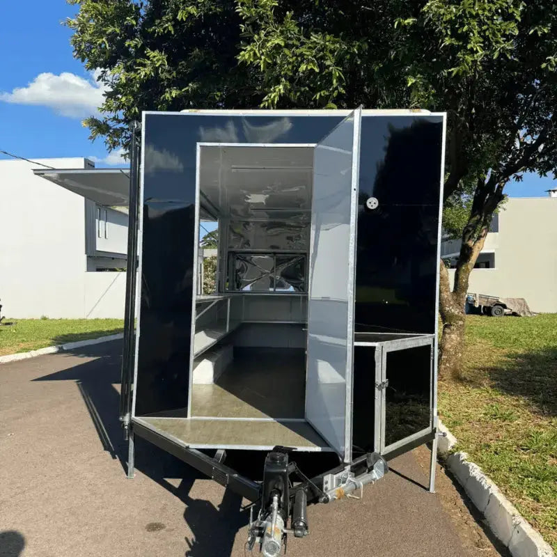 Trailer 4x2 para pizzaria c/ churrasqueira embutida Reboques GT BRASIL