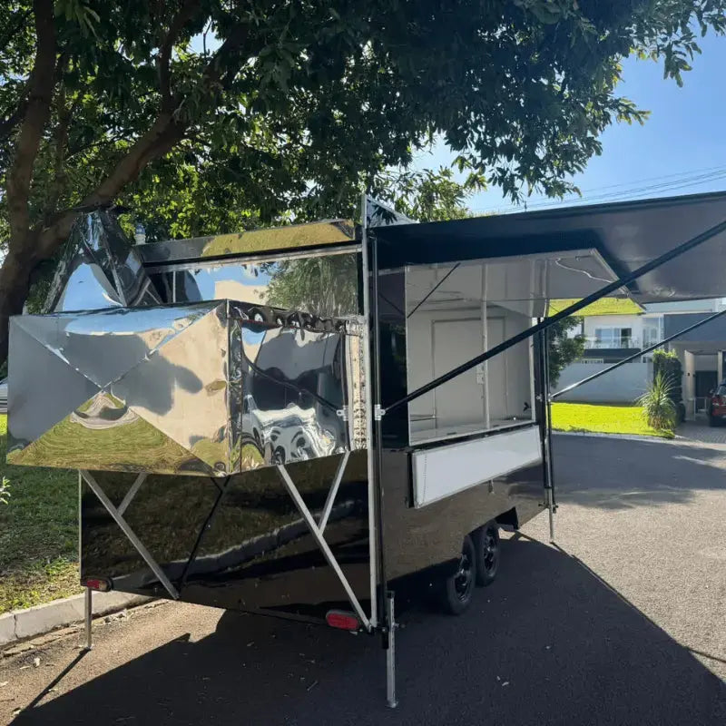 Trailer 4x2 para pizzaria c/ churrasqueira embutida Reboques GT BRASIL