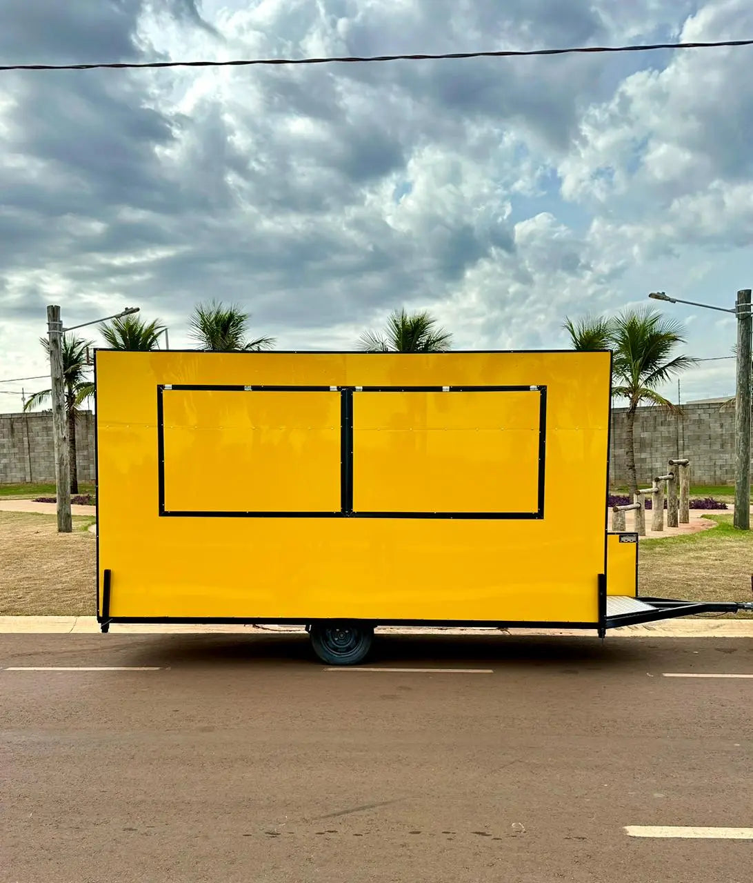 Trailer 4x2 personalizavel para food truck Reboques GT BRASIL