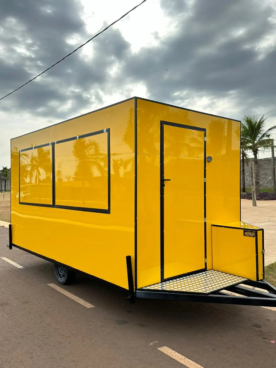 Trailer 4x2 personalizavel para food truck Reboques GT BRASIL