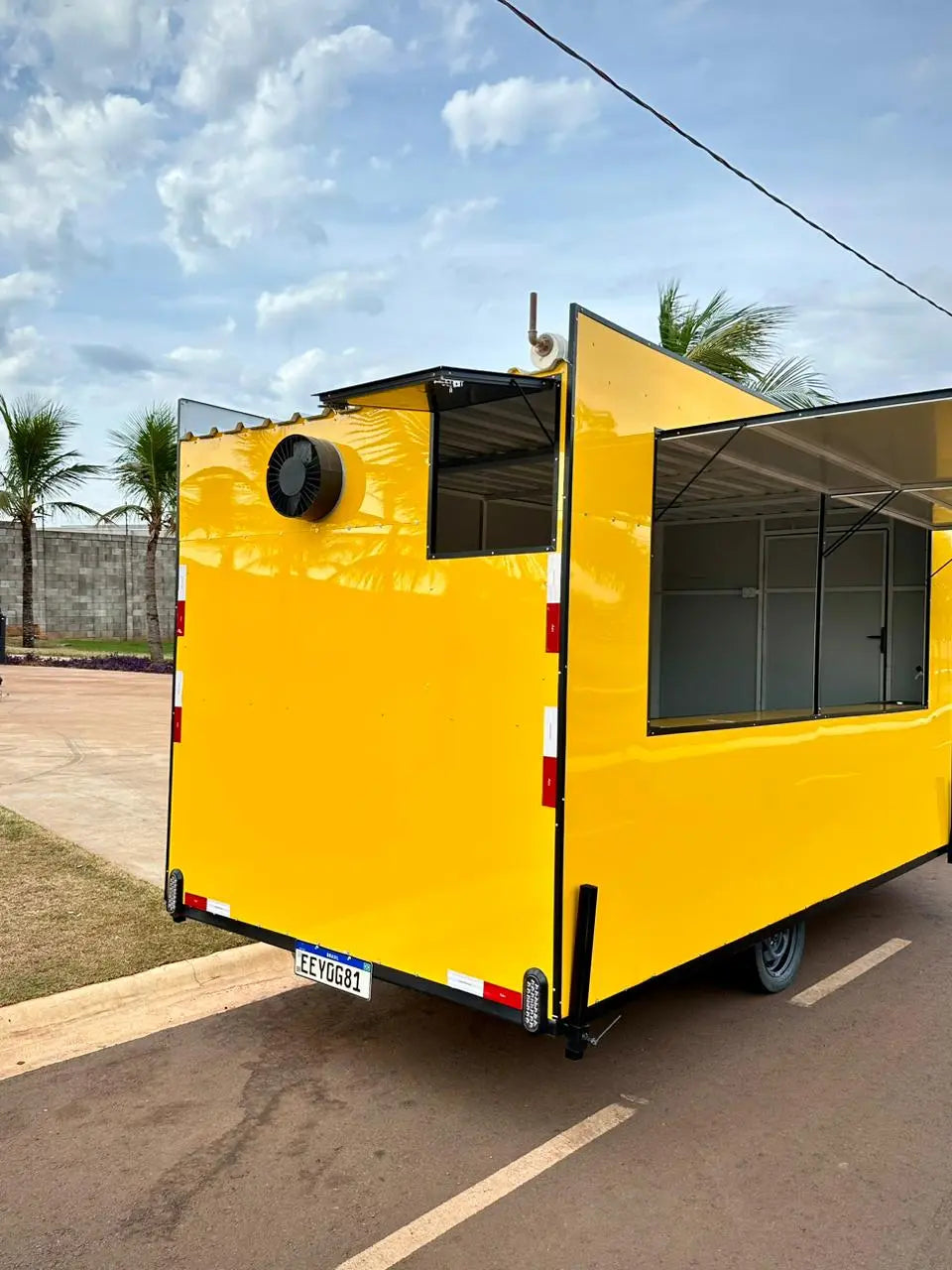 Trailer 4x2 personalizavel para food truck Reboques GT BRASIL