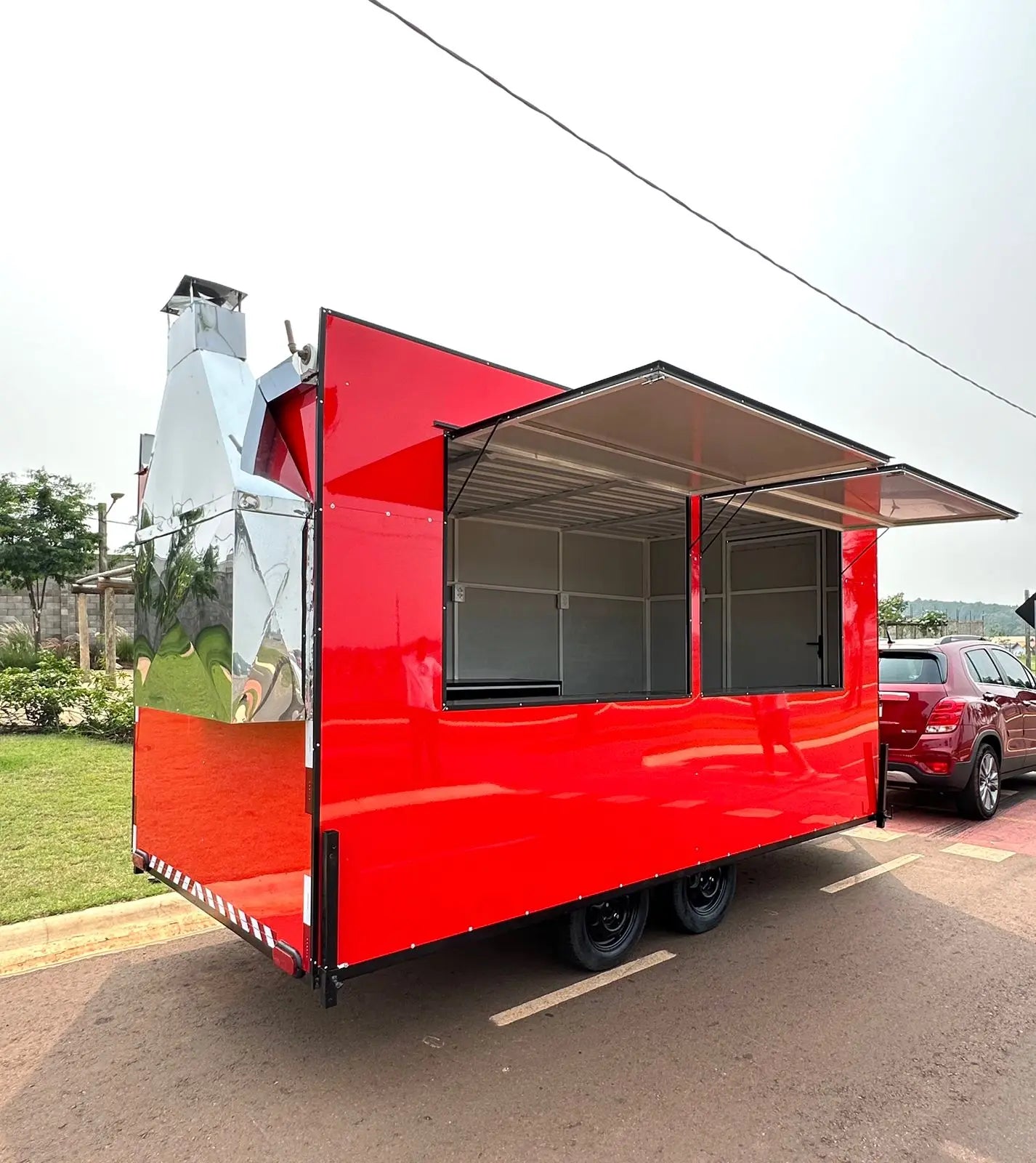 Trailer 4x2 com churrasqueira embutida Reboques GT BRASIL