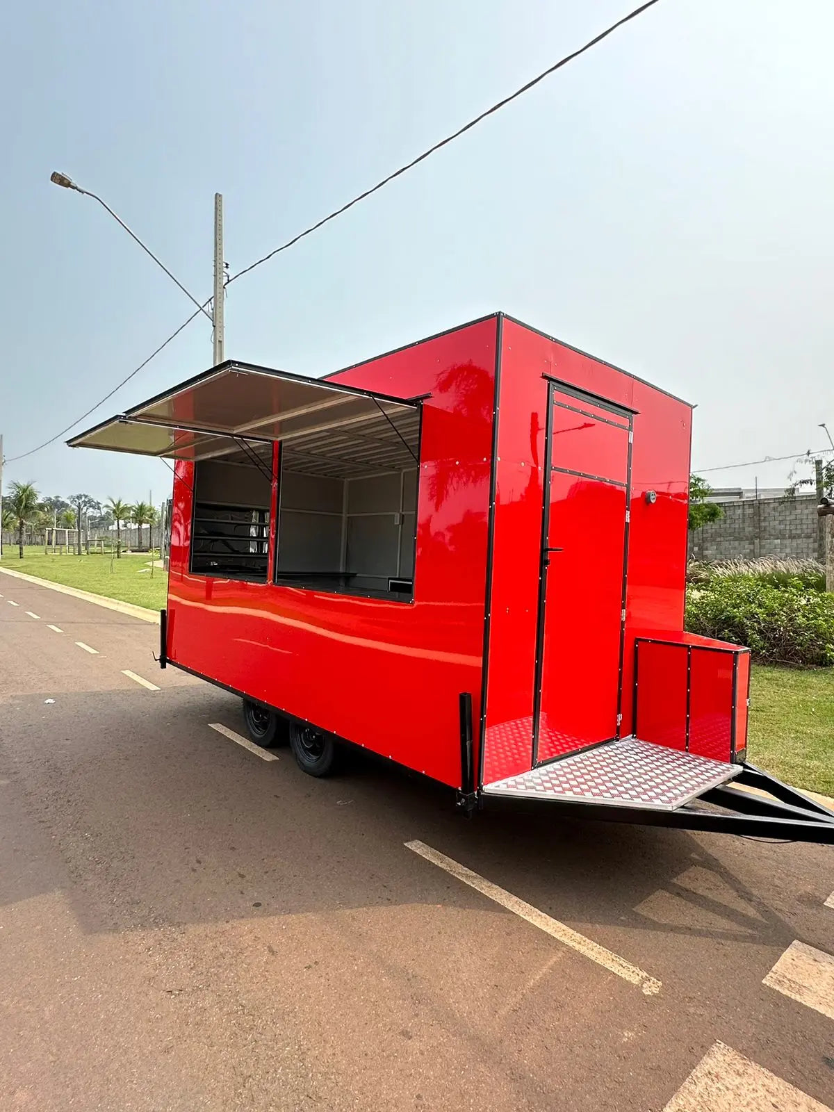 Trailer 4x2 com churrasqueira embutida Reboques GT BRASIL