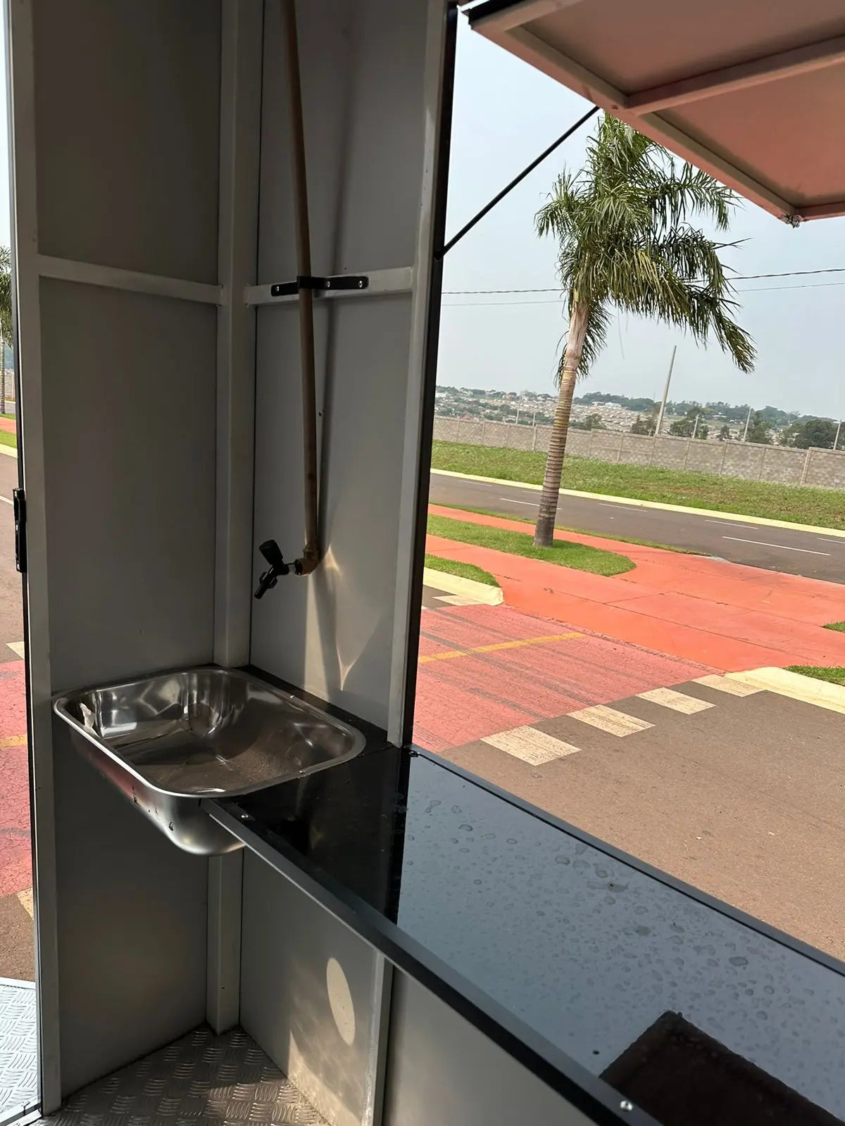 Trailer 4x2 com churrasqueira embutida Reboques GT BRASIL
