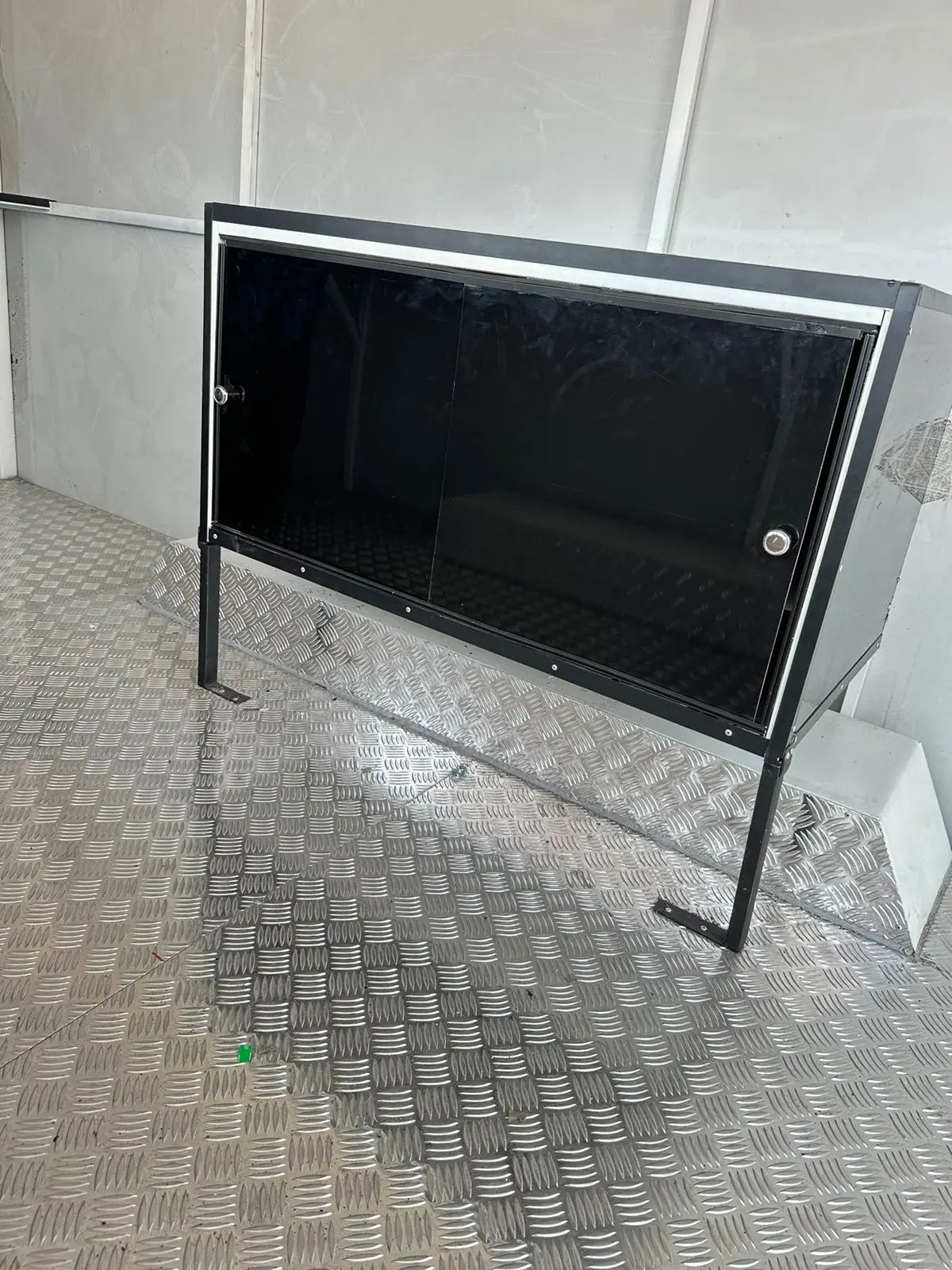 Trailer 4x2 com churrasqueira embutida Reboques GT BRASIL