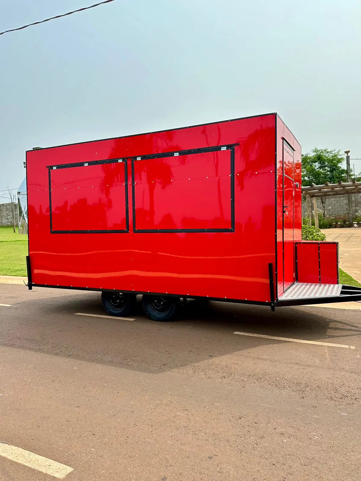 Trailer 4x2 com churrasqueira embutida Reboques GT BRASIL