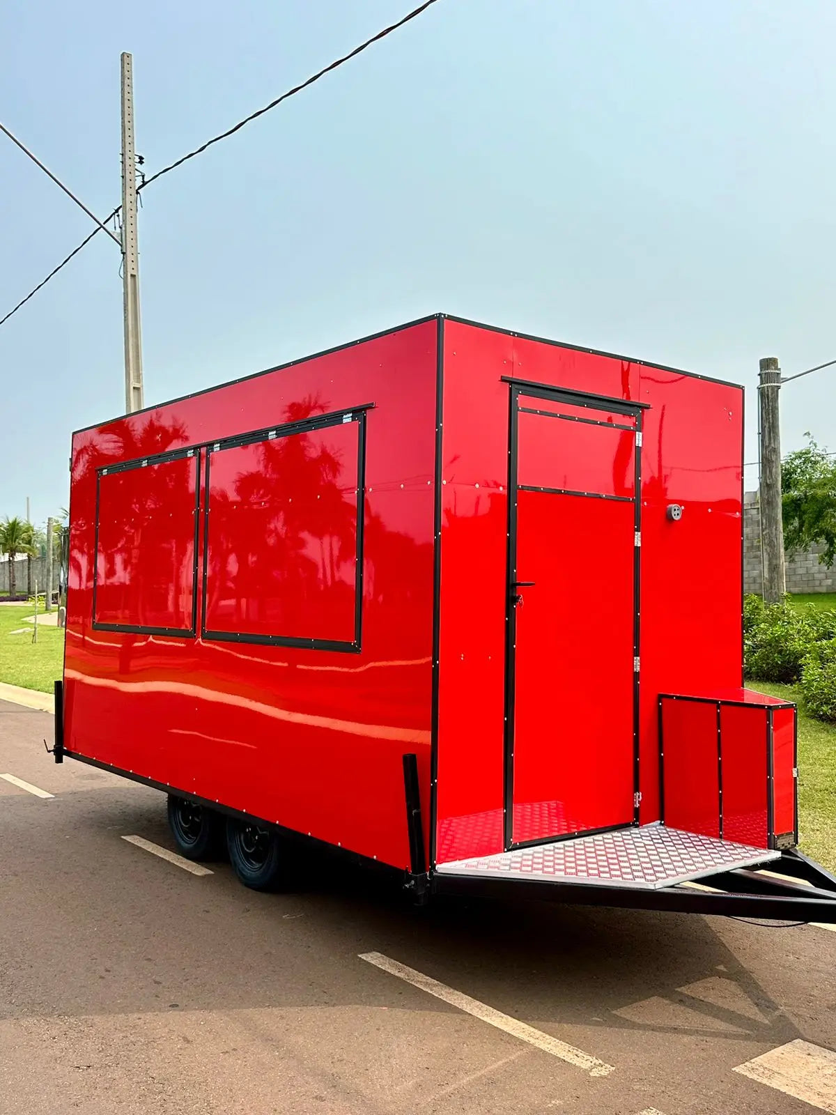 Trailer 4x2 com churrasqueira embutida Reboques GT BRASIL