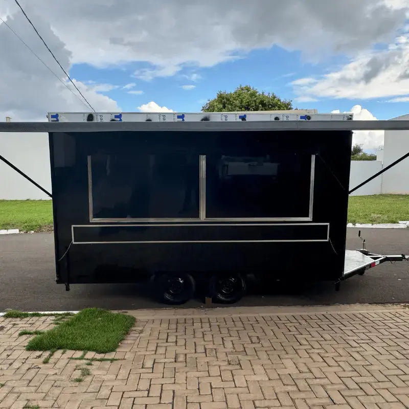 Trailer 4x2 preto ideal para lanches ou food truck