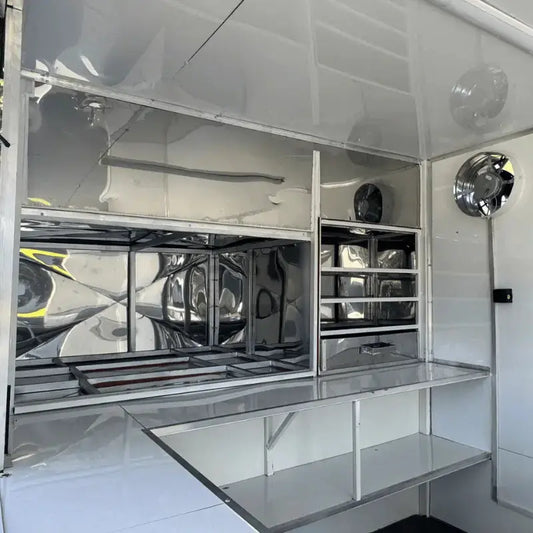 Trailer 4x2 para pizzaria c/ churrasqueira embutida Reboques GT BRASIL